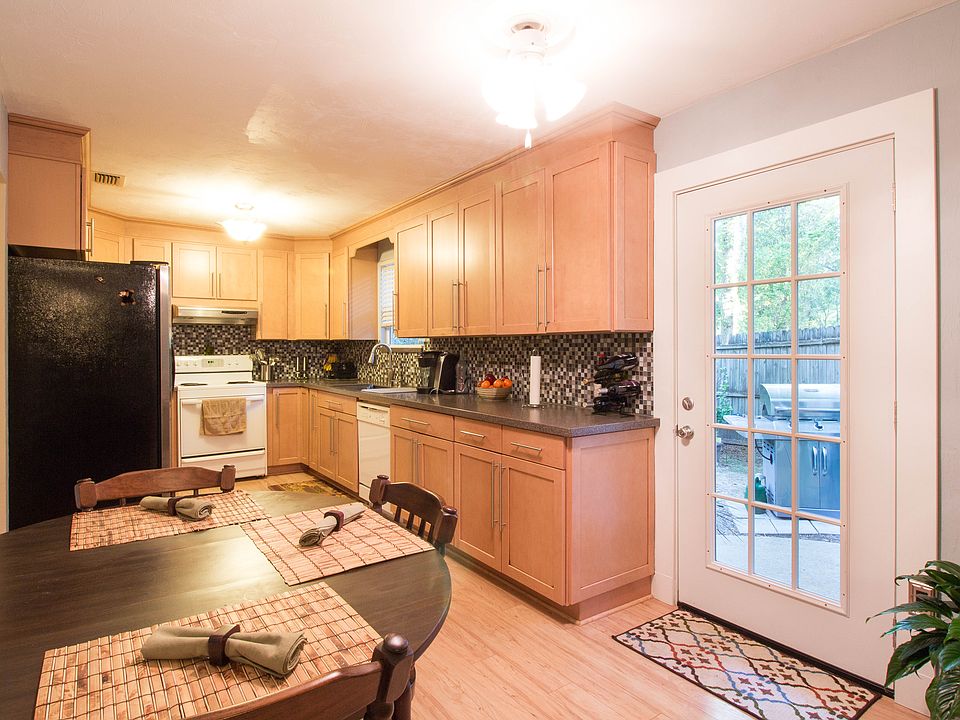 2nd image of 5822 Deer Park Cir
