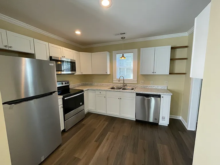 1204 Dock St — Photo 10