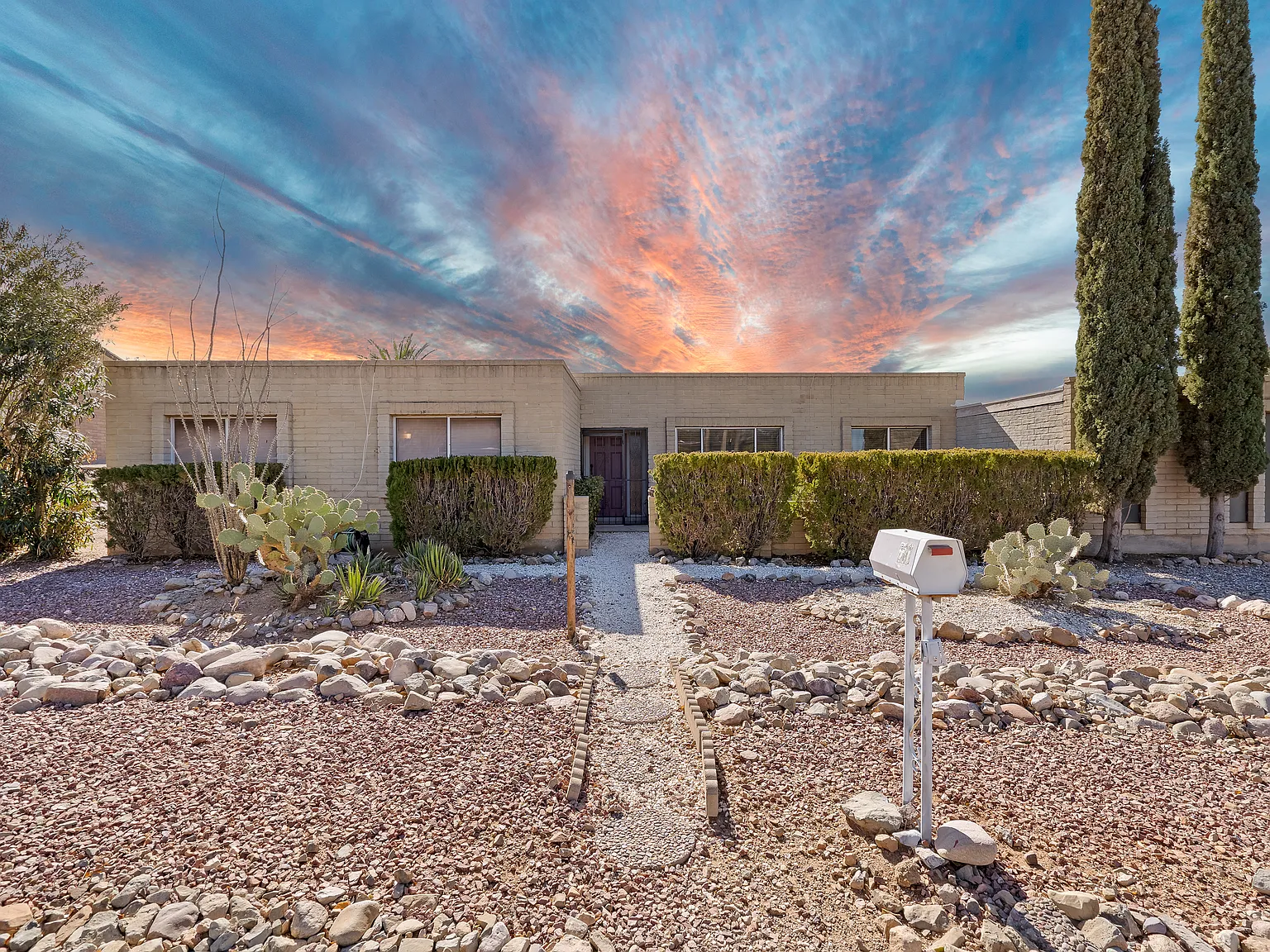 4 bed, 2207 sqft, $2,000 — Photo 1