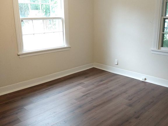3rd image of 410 Jefferson Ave