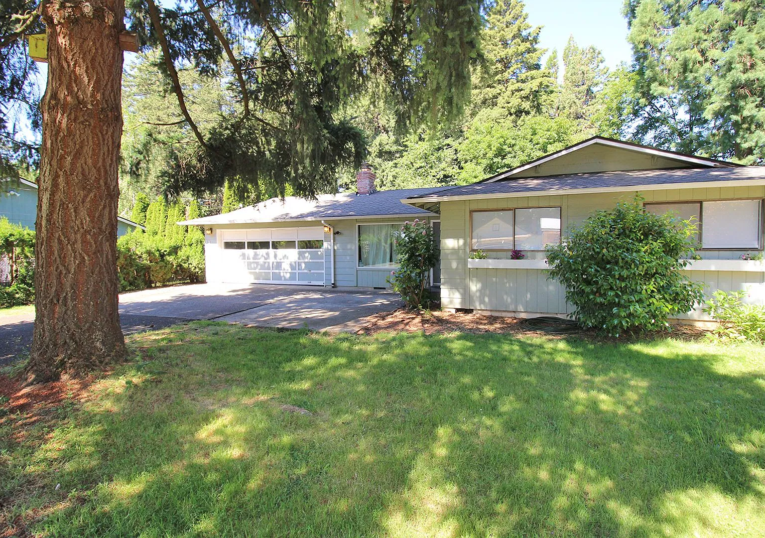 Beautiful 3 Bedroom Ranch Home Set on Huge Lot Backing to Park SE Portland — Photo 1