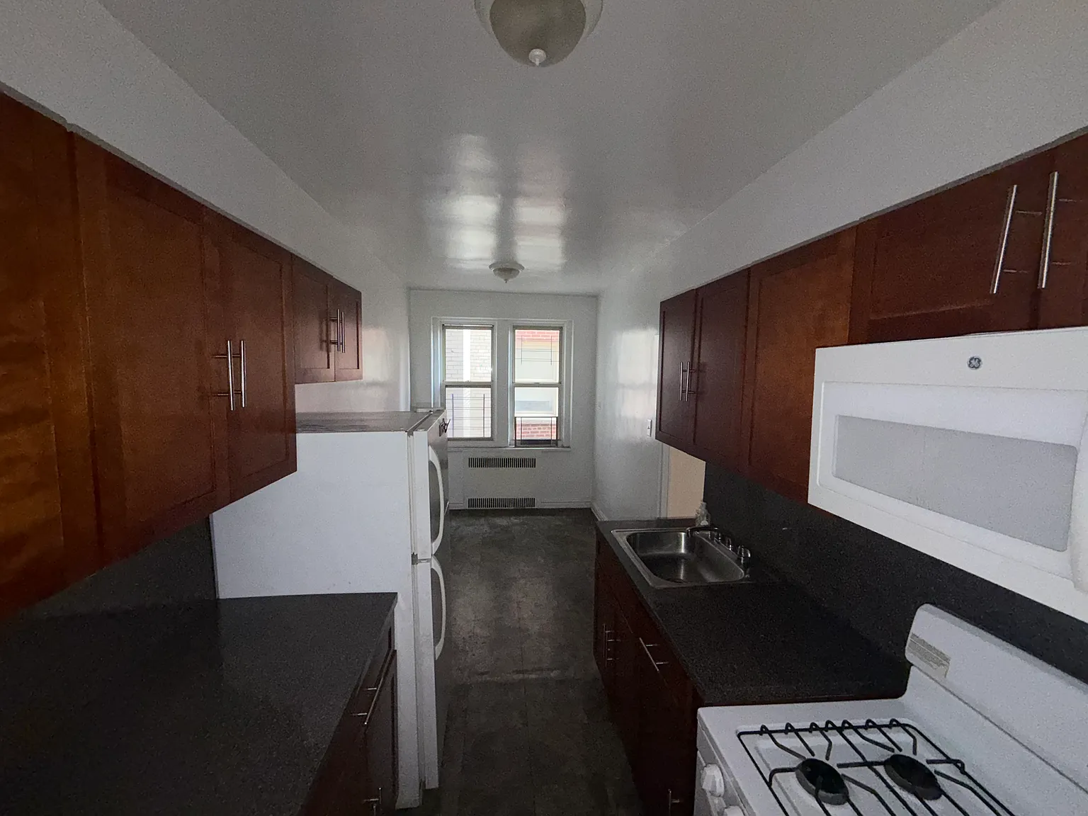 1 bed, 950 sqft, $2,699 — Photo 2