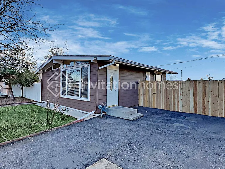 190 Campo St — Photo 1