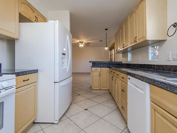4th image of 6312 Crabtree Ct NW