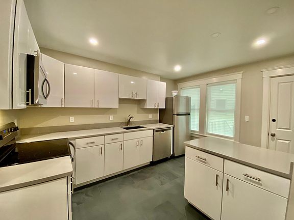2nd image of 33 Portsmouth St #11L