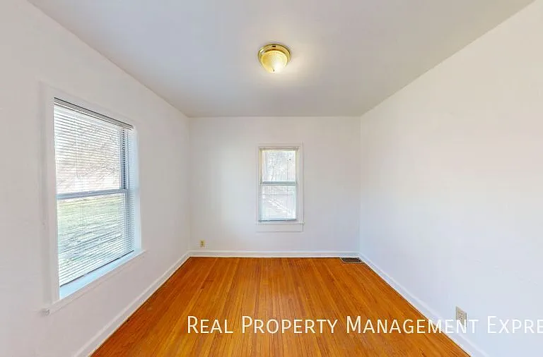 758 S 3rd Ave — Photo 4