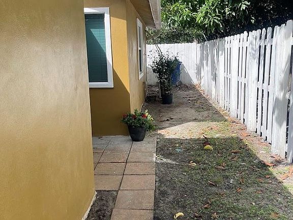 2nd image of 533 NE 15th Street