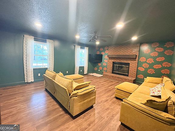 4th image of 102 Alpine Ct