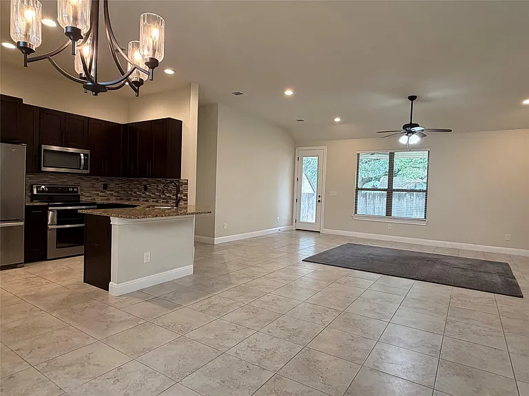 206 Fairway Cir — Photo 4