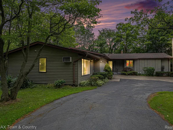 10167 W Pierson Rd, Flushing, MI 48433