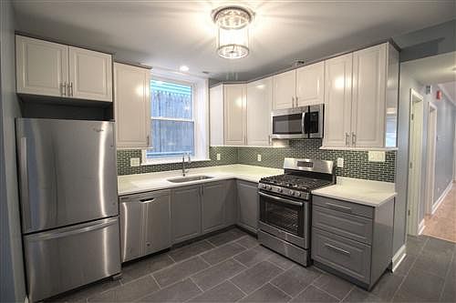 2nd image of 4238 N Albany Ave #1Z