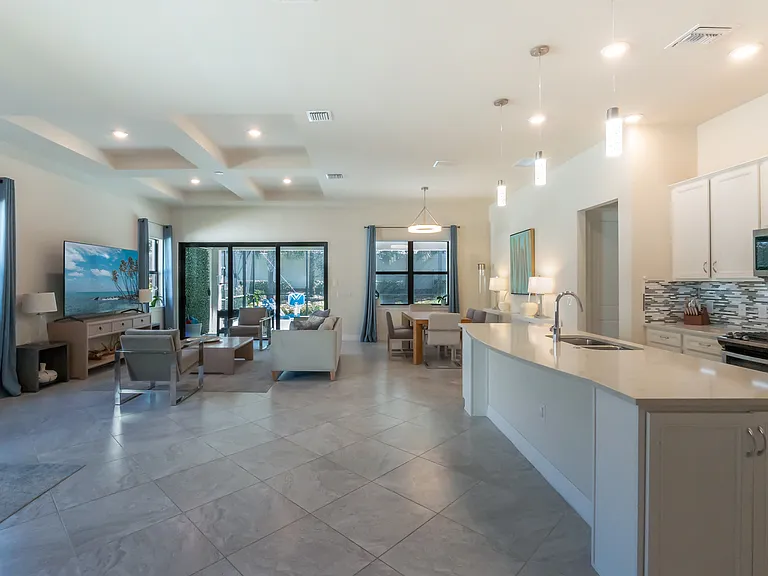 7254 Wilton Dr — Photo 2