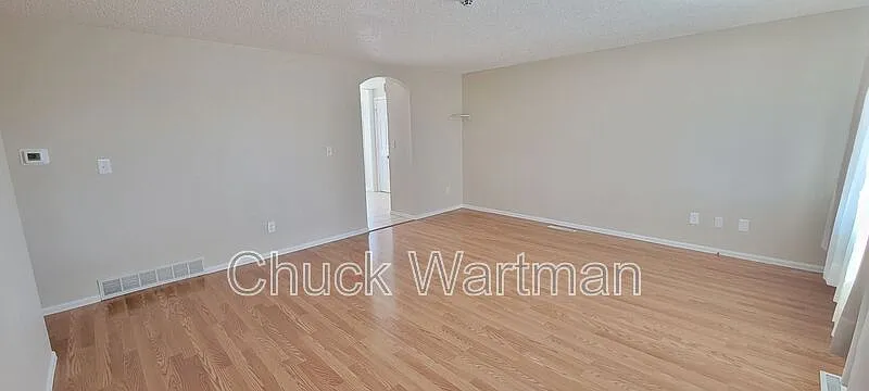 3 bed, 2.0 bath, 1105 sqft, $1,875 — Photo 3