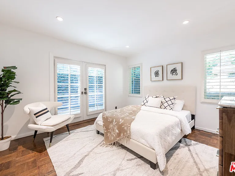 2559 Hutton Dr — Photo 12