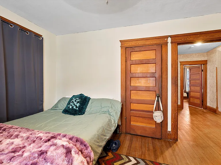 925 Westcott St — Photo 18