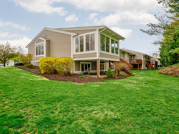 3rd image of 240 Appletree Ln