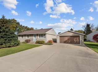 1356 Park Ct, Neenah, WI 54956