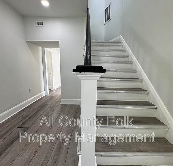 1044 W Lime St — Photo 11
