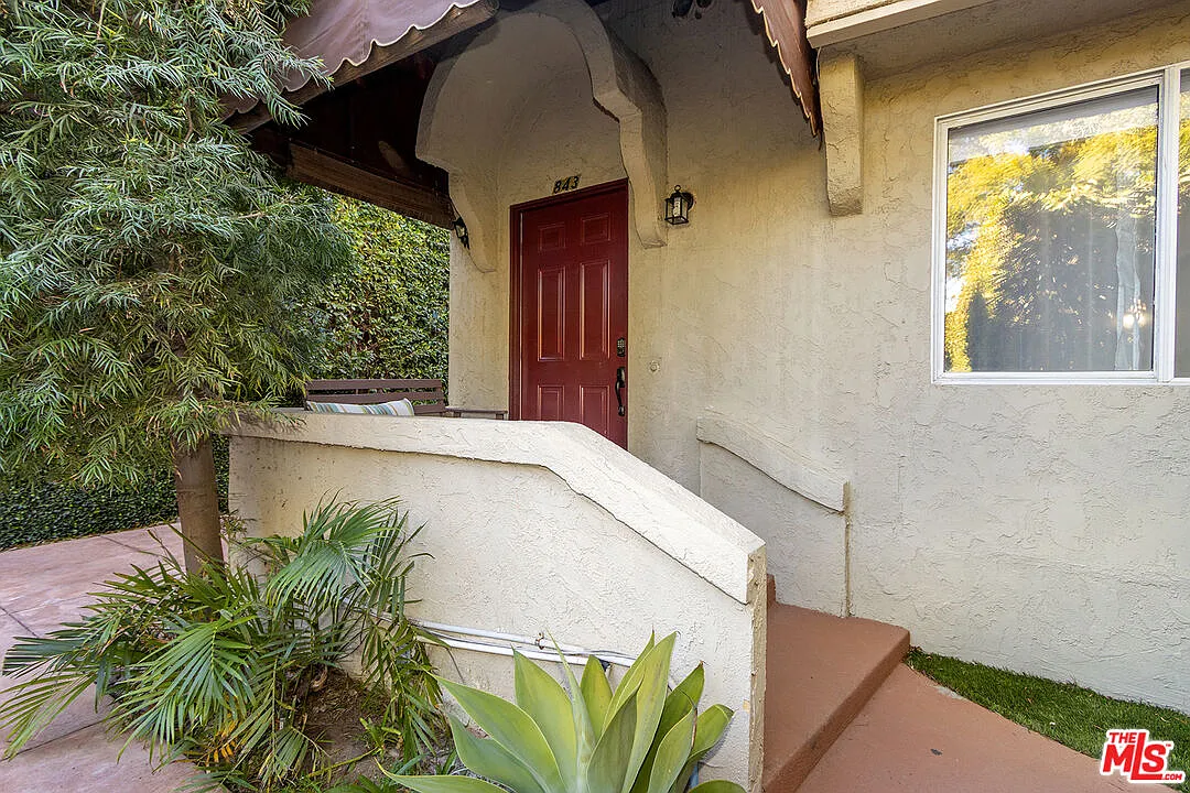 2 bed, 2.0 bath, 1000 sqft, $4,199 — Photo 2