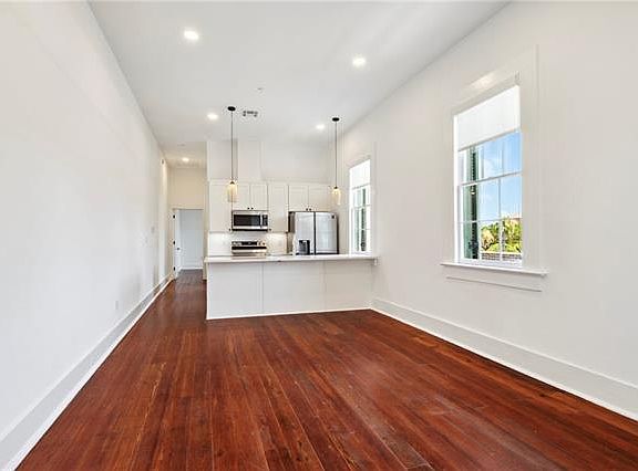 2nd image of 1022 Barracks St APT 201