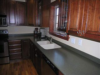 4th image of 715 Polk St