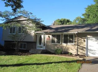 7430 Berkshire Way N, Maple Grove, MN 55311