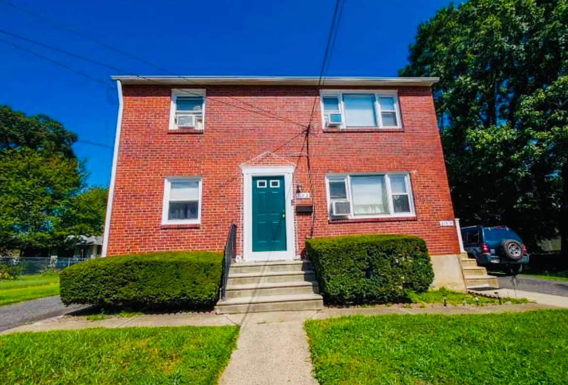 2 bed, 850 sqft, $1,500 — Photo 1