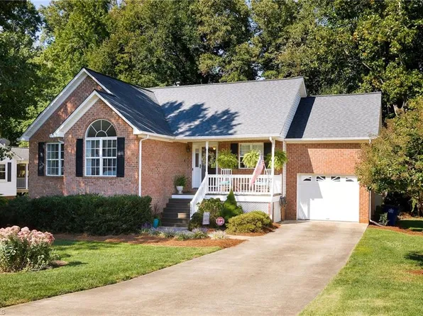 6080 Yeaton Glen Dr, Winston Salem, NC 27107