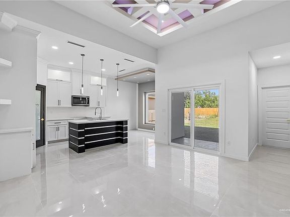 2nd image of 424 Reef Rd