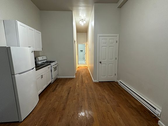 4th image of 980 Bedford Ave APT 1
