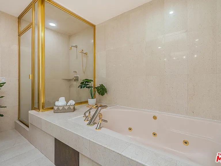 1645 Malcolm Ave #302 — Photo 31