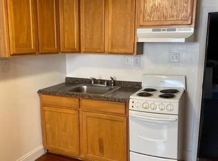 927 S 12th St #2R, Philadelphia, PA 19147