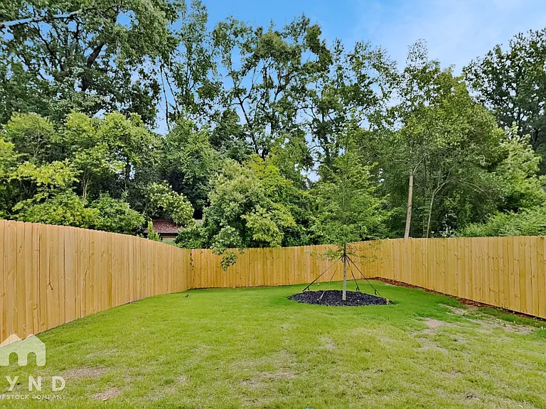 1027 Trembeth Dr — Photo 17