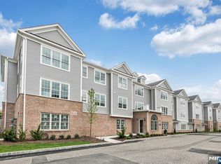 5201 Rio Vista Ln, Northvale, NJ 07647