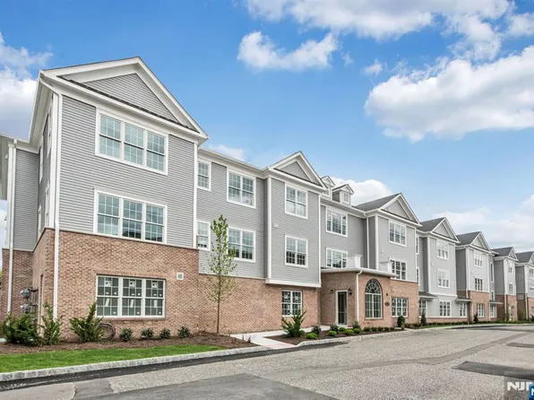 5201 Rio Vista Ln, Northvale, NJ 07647