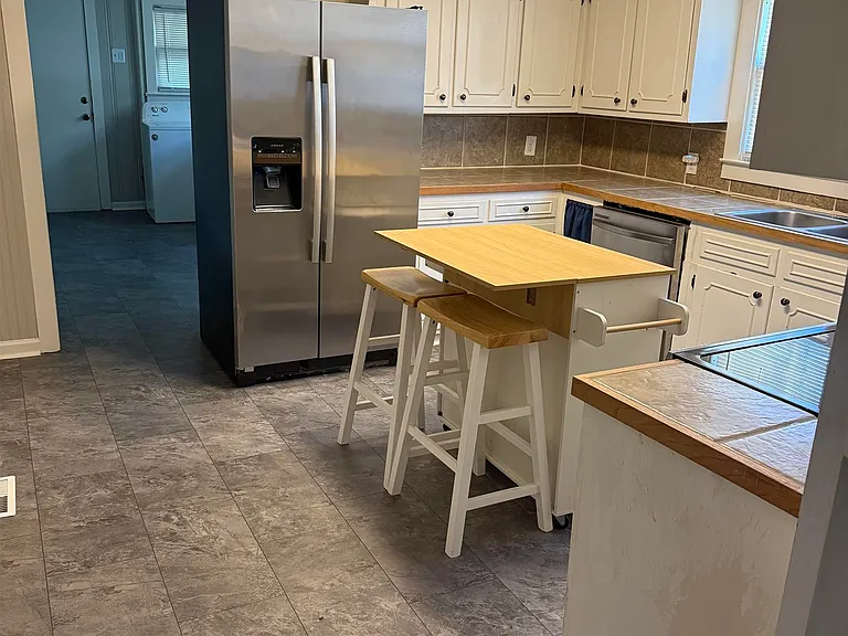 410 McCullough Ave NE — Photo 5