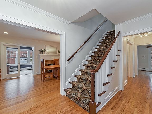 4th image of 670 Forest Ave