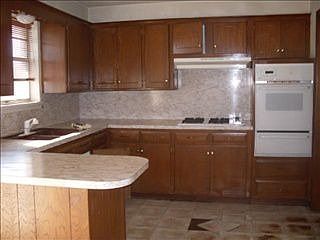 4th image of 3926 SE 14th Pl