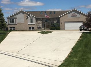 2426 Bluebush Rd, Monroe, MI 48162