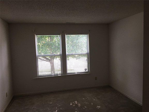 5th image of 1199 Edgewater Dr