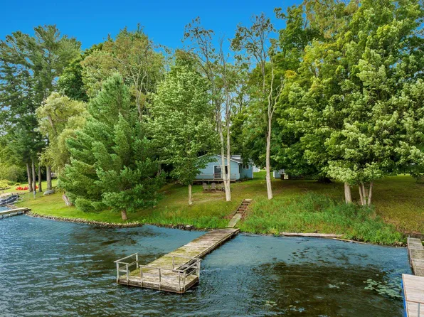 7912 Green St, Bellaire, MI 49615