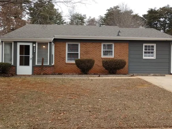 825 Charles Ct, Winston Salem, NC 27107