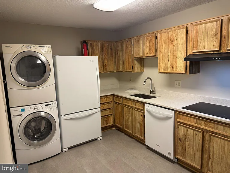 8360 Greensboro Dr #917 — Photo 28