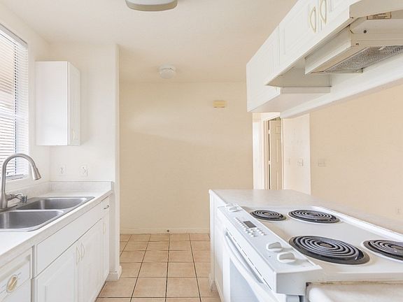 3rd image of 75-6081 Alii Dr APT O101