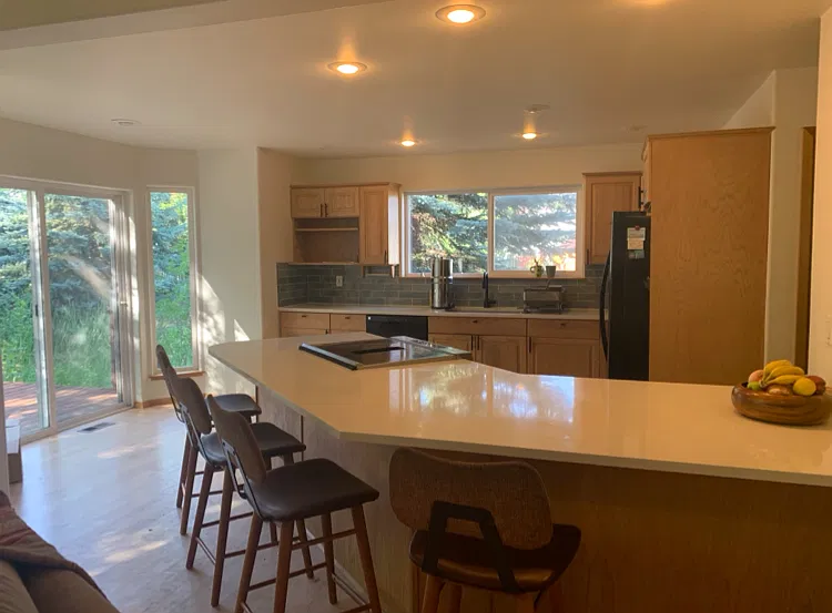 4 bed, 2.5 bath, 2200 sqft, $3,300 — Photo 4