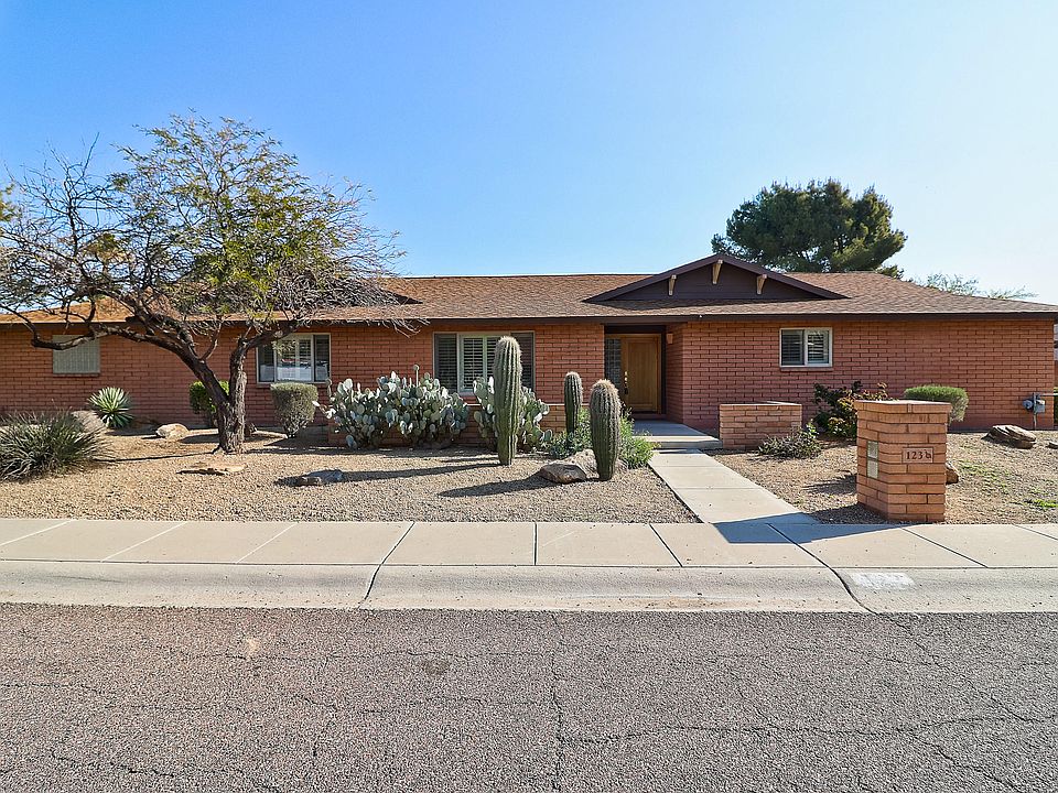 1st image of 123 W Braeburn Dr