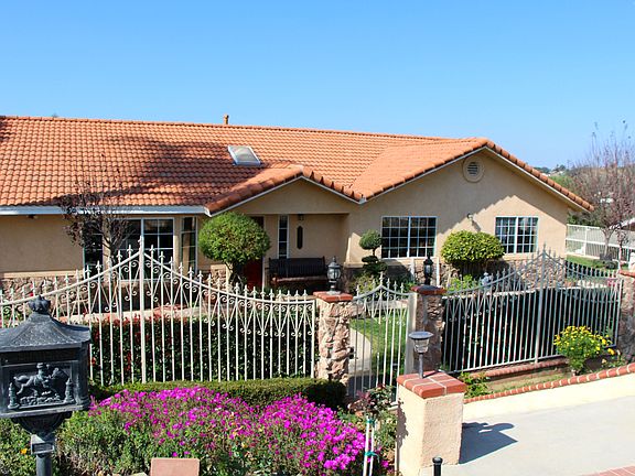 5th image of 19571 Carmelita Ave