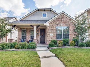940 King George Ln, Aubrey, TX 76227