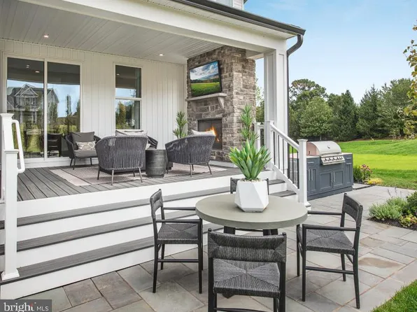 206 Polaris Dr, Spring City, PA 19475