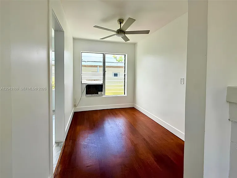 641 10th St #7 — Photo 5